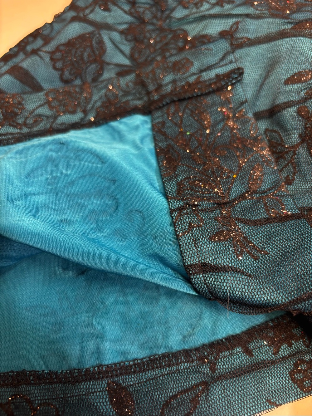 Coldwater Creek Teal Black
Flocked Floral Mesh Blouse
Glitter Shimmer Top L - Picture 4 of 7